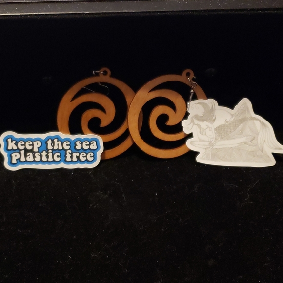 Wave Earrings - Picture 2 of 2